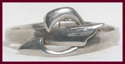 Sigi Pineda Interlocking Leaf Hinged Bracelet