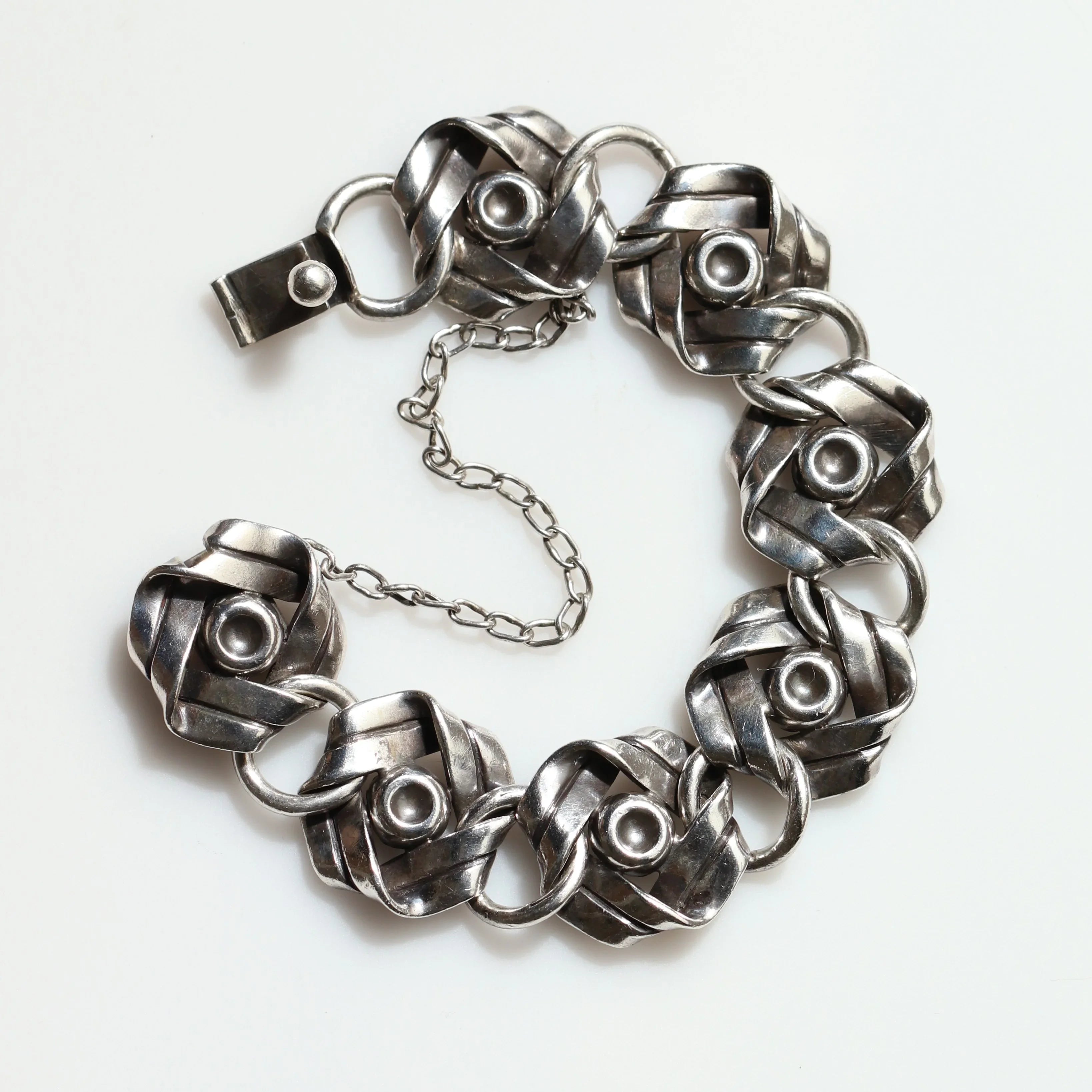 Héctor Aguilar Twisted-Ribbon Link Necklace