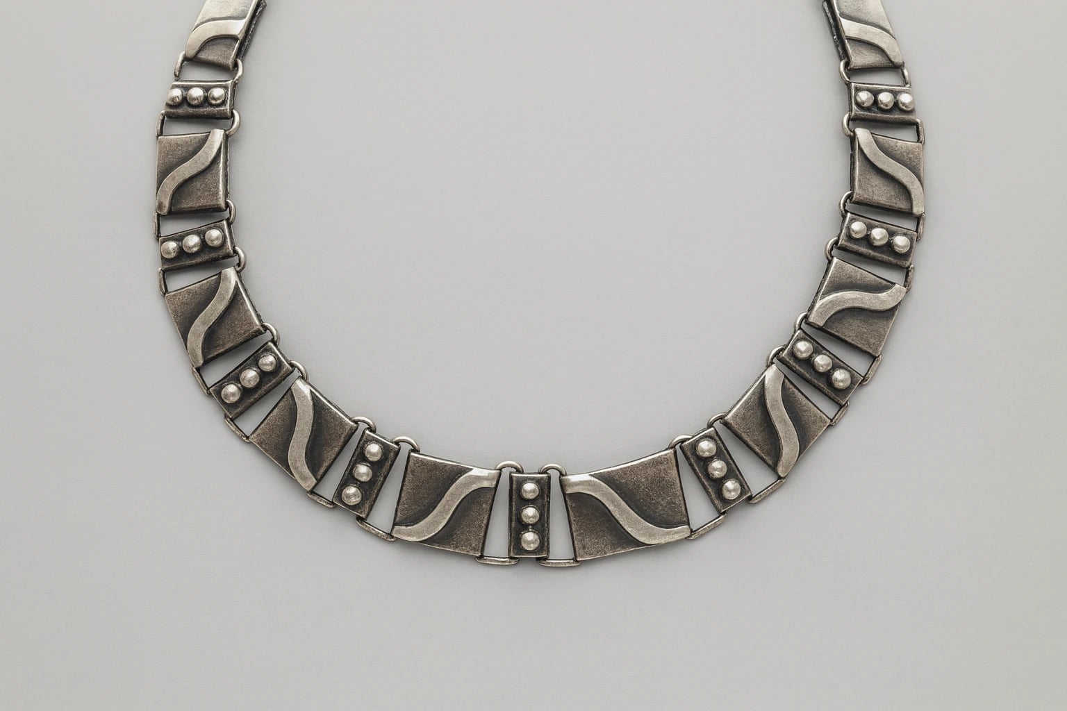 Héctor Aguilar Lyre Necklace