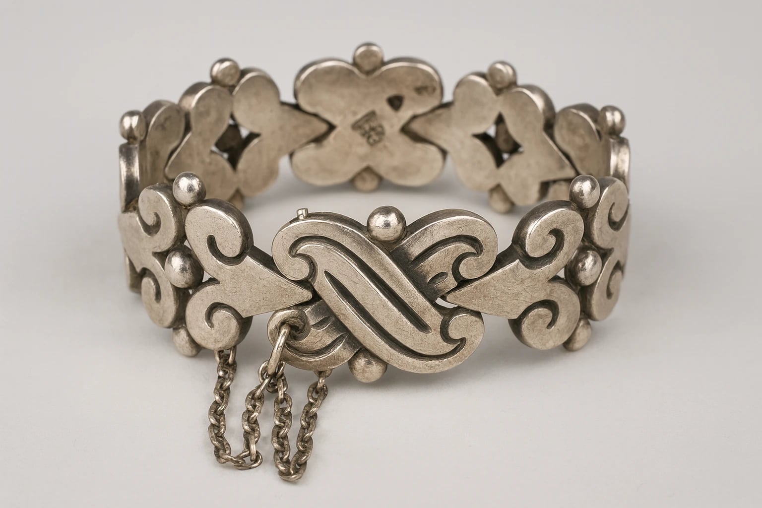 Héctor Aguilar Fertility Bracelet