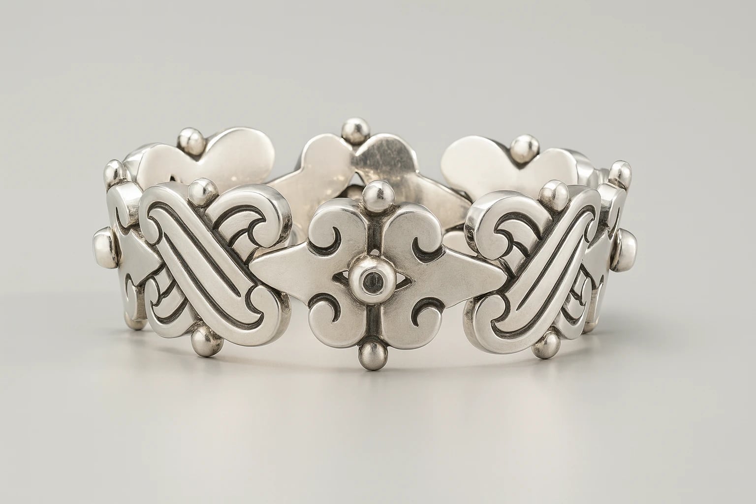Héctor Aguilar Fertility Bracelet