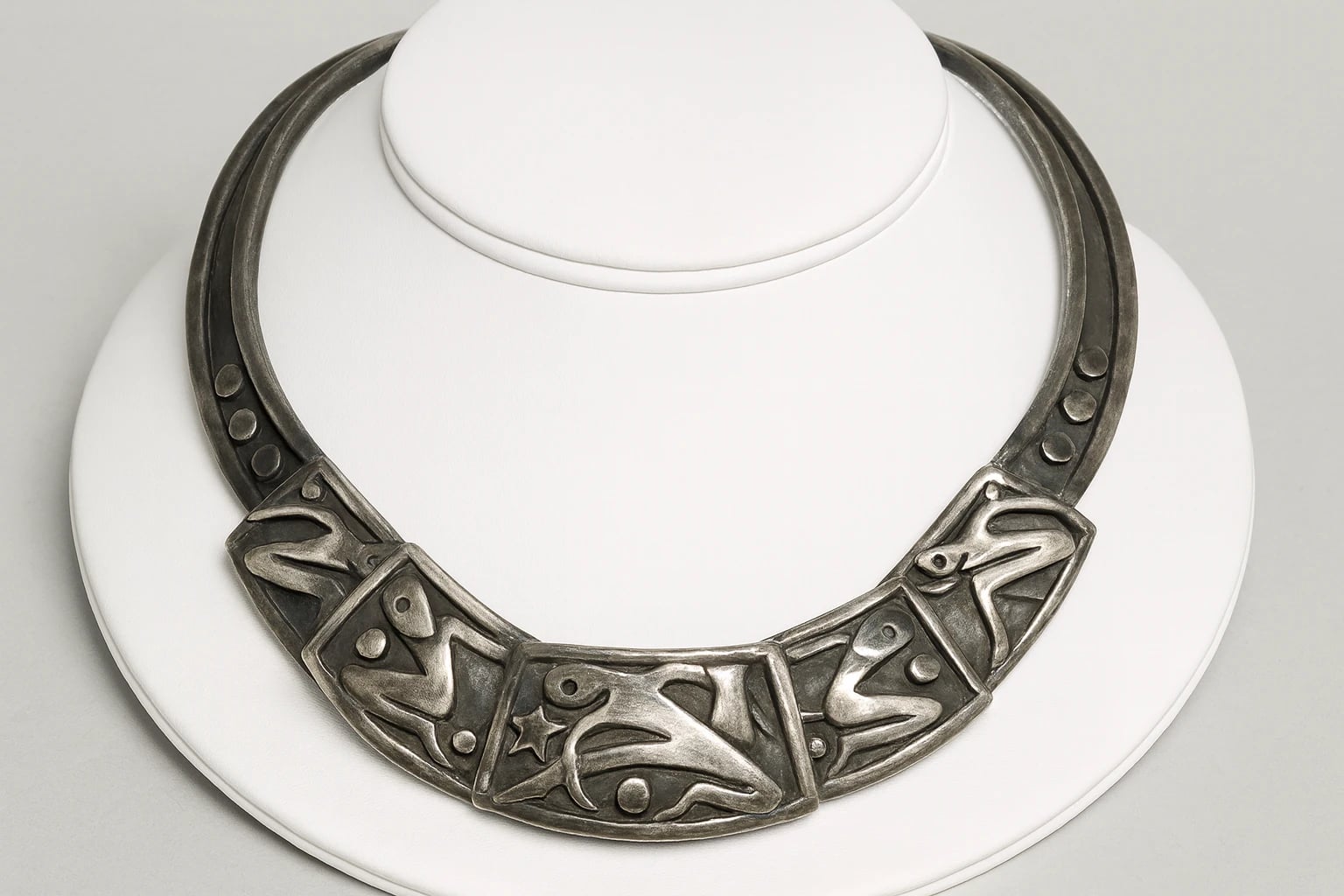 Salvador Terán Dancers and Stars Necklace
